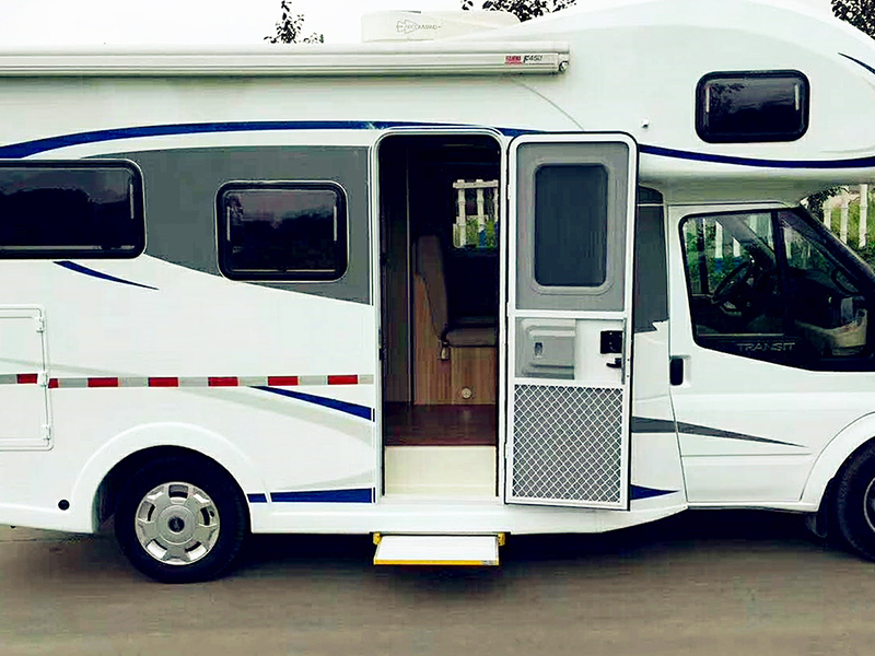 電動(dòng)伸縮踏步