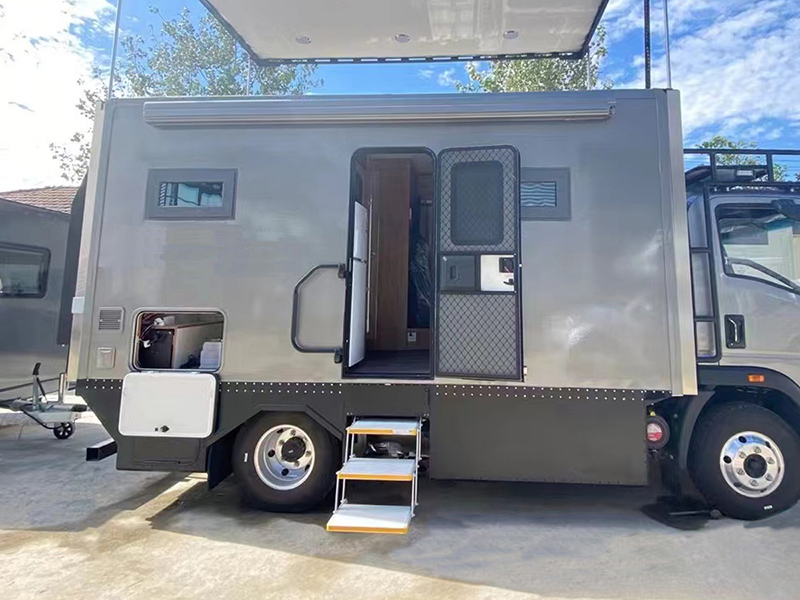 電動(dòng)折疊踏步