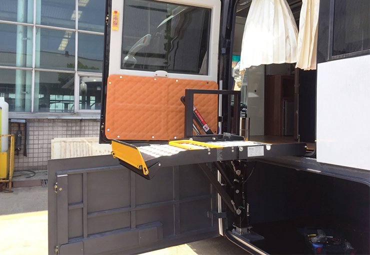 T-1000G 旋轉(zhuǎn)式輪椅升降機(jī)