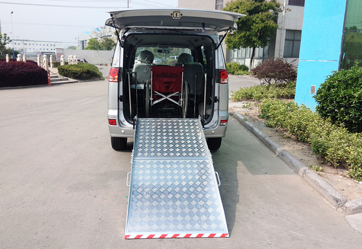 BMWR-2 手動(dòng)2折輪椅上車導(dǎo)板