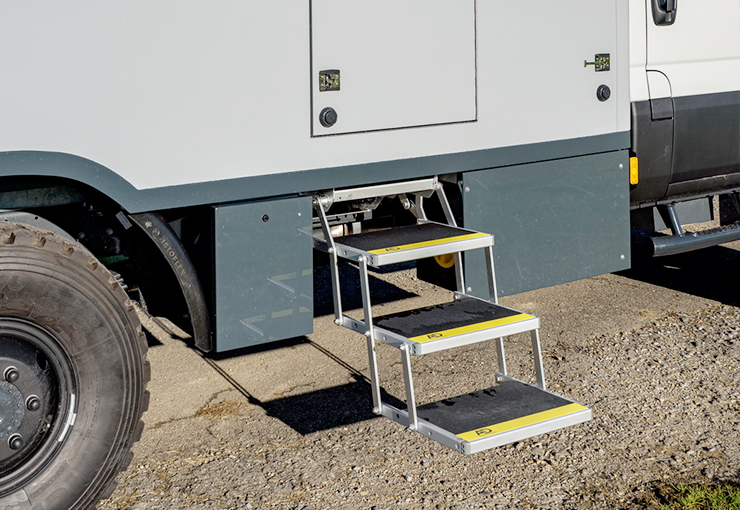 ES-F-T 電動折疊踏步（三級下擺式）