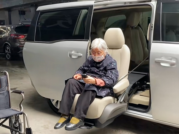 老人為什么需要福祉座椅