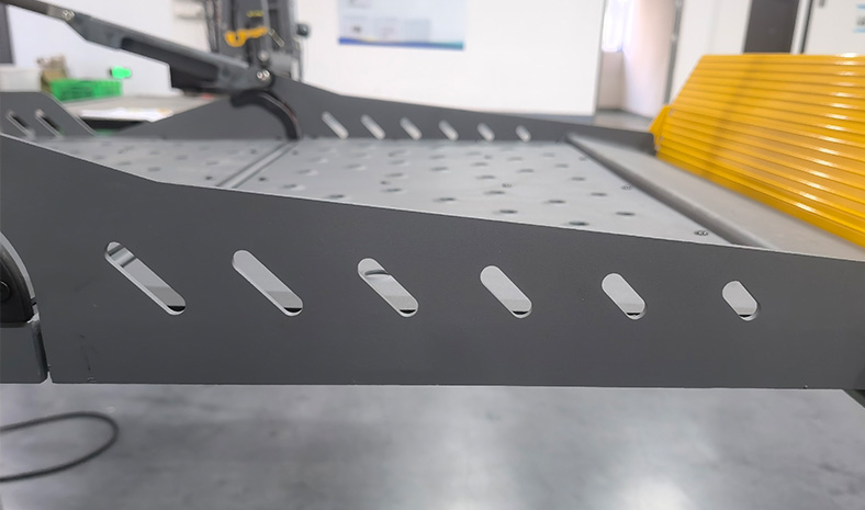 側(cè)面減重孔