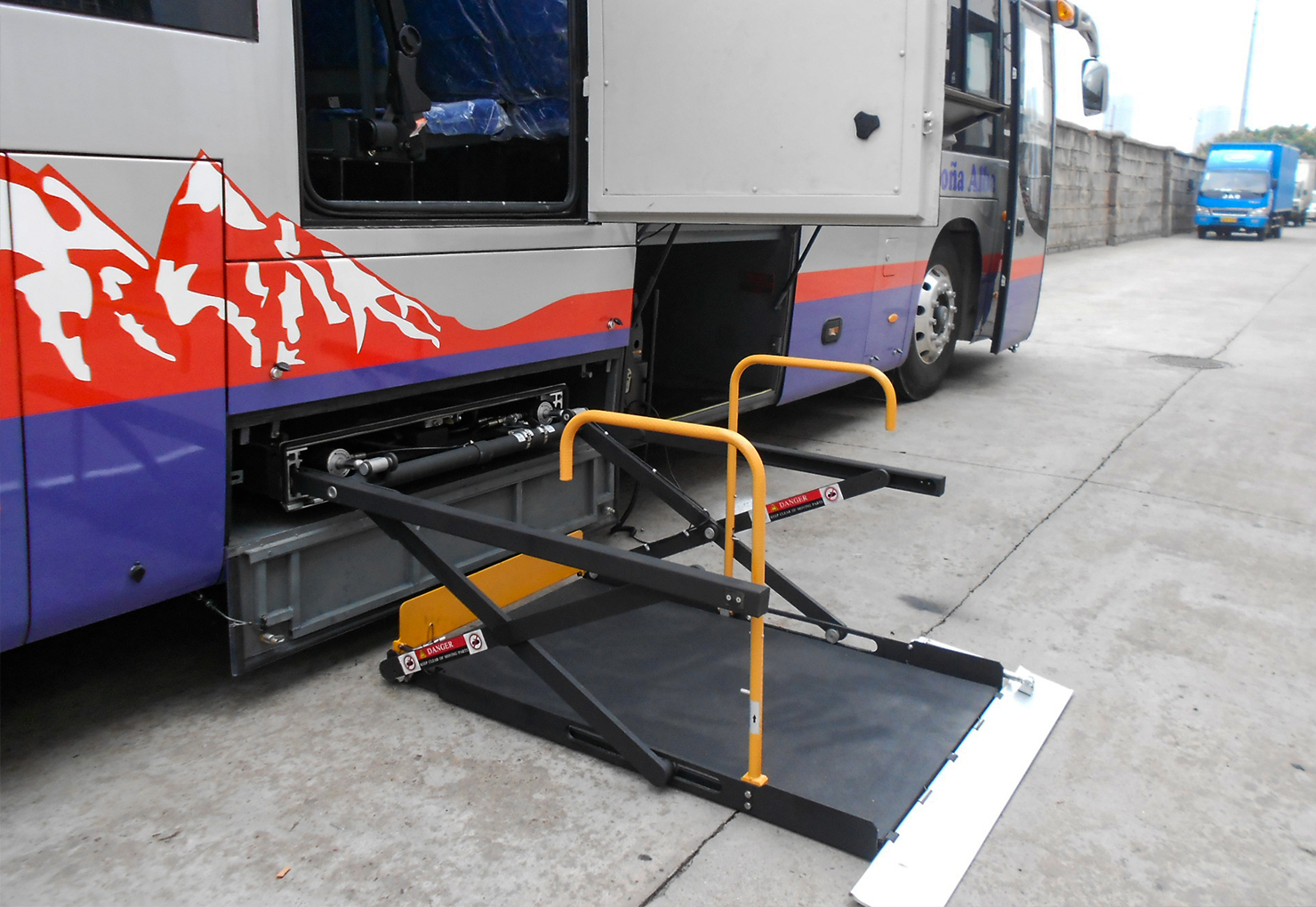 UVL-700II/1300II/1600II-H 輪椅升降機(jī)