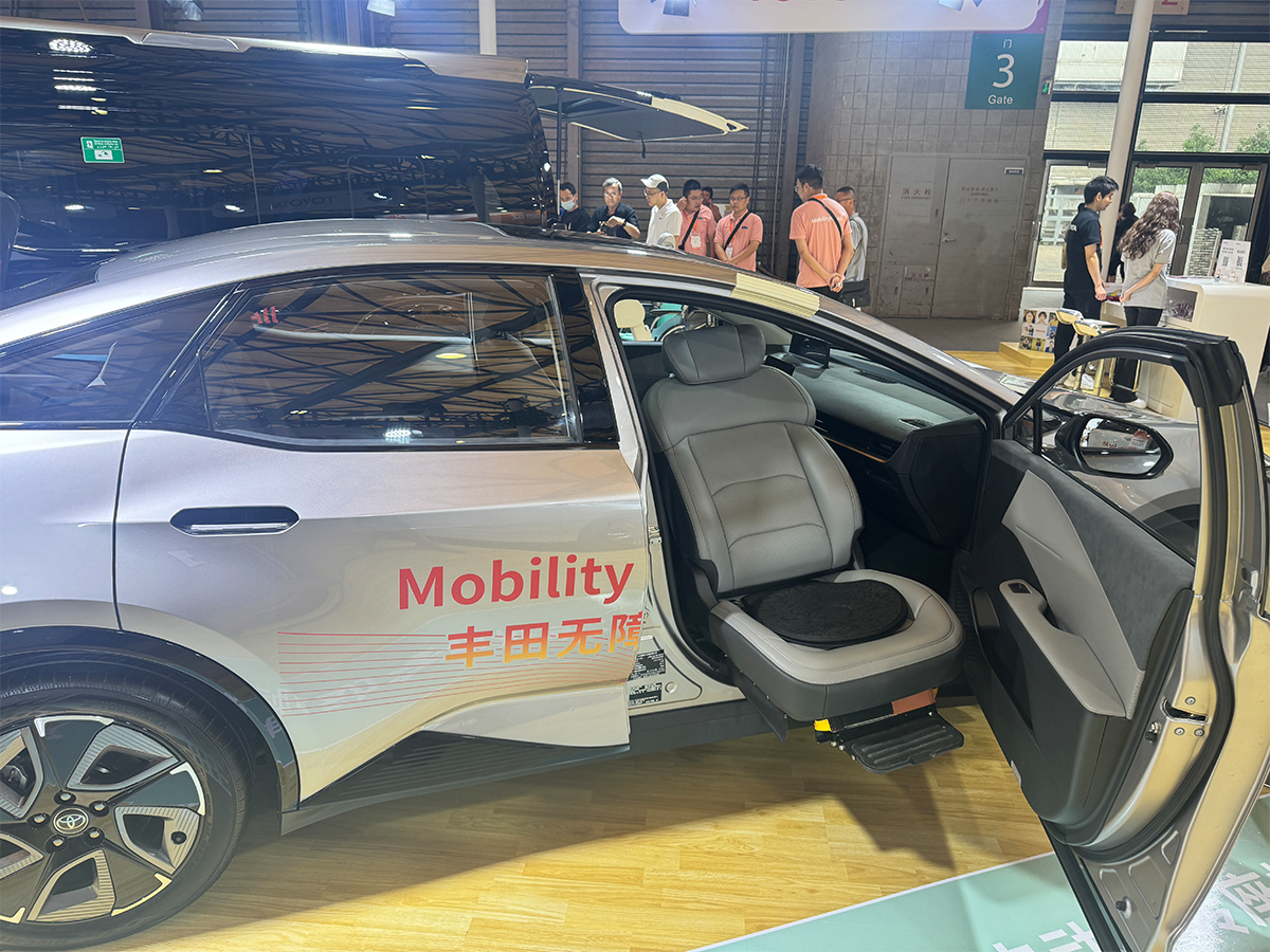 攜手同行，讓愛無界——常州信德泰克福祉座椅，為每一程溫暖護航