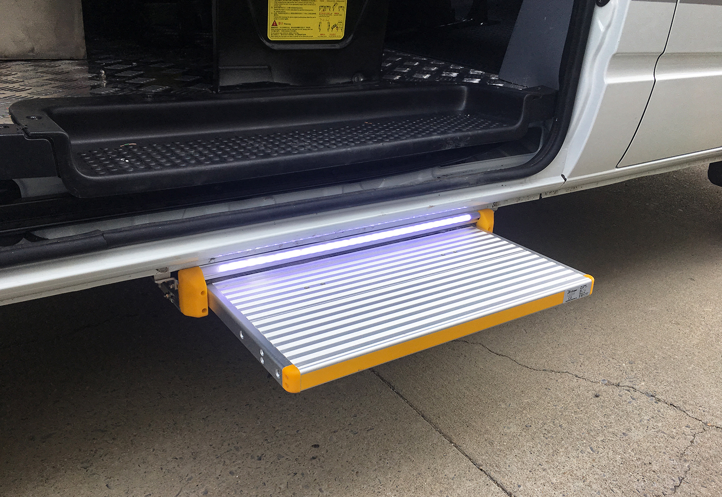 ES-S 系列電動(dòng)伸縮踏步