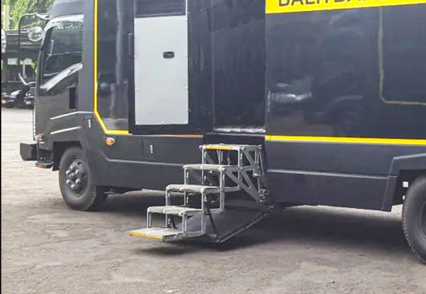 ES-F-4/5/6/7 電動多級折疊踏步