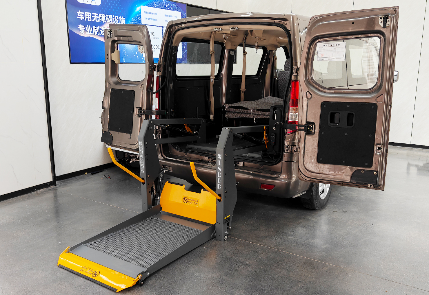 WL-D-880輪椅升降機(jī)（整平臺式）