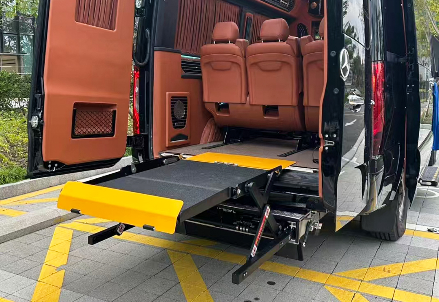 UVL-F-700輪椅升降機(jī)